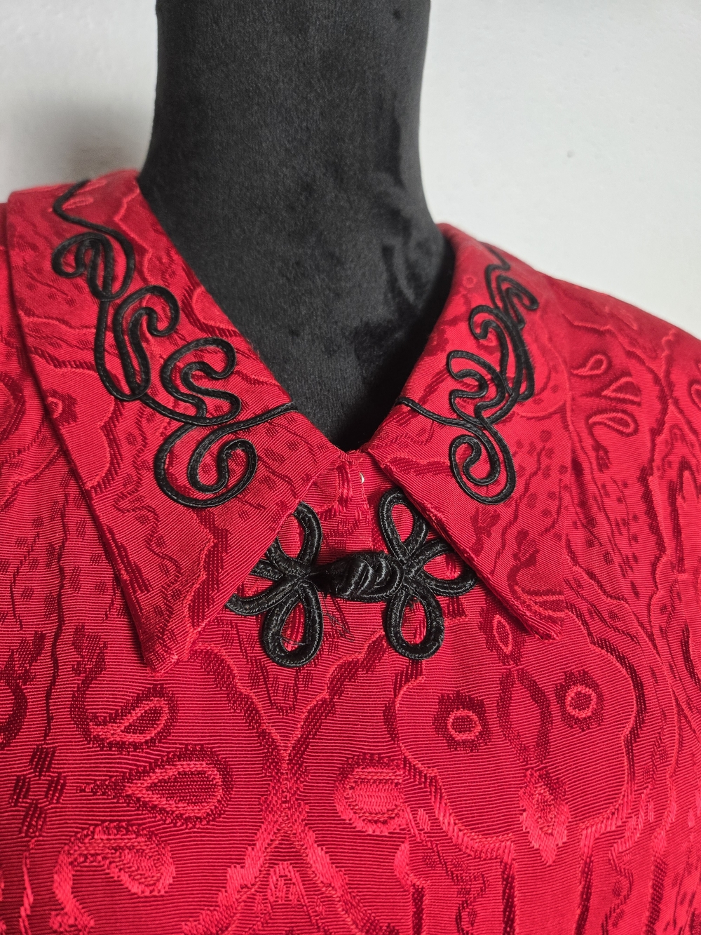 Jessica Howard Red Embroidered Button-Down Top with Black Frog Closures Vintage - Picture 2 of 5